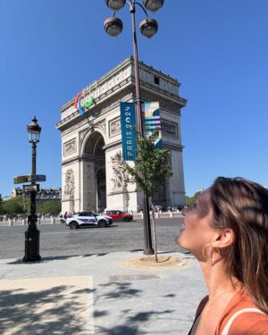 Marie Legault Instagram - Août démarre avec le mouvement olympien parisien 🇫🇷

1- yoga chez @jivamuktiyogaparis 🧘🏻‍♀️
2-honorer la flamme olympique 🙃
3-cat stretching 😻 @agatha.trass 🙏🏻
4-visite touristique 
5- 10000 pas/ jour @asicsrunning 👟
6- carnet n/b 📷 of Paris 
7-équilibre  #colonnesdeburen 
8-reformer  @anouck_swanpilates belle rencontre 💃spécial dédicace prénom 🫶🏻 comme ma fille 
9- Green détox 🥤X 2 @anouk.hamel 💚

#august2024 #paris2024 #parisienne #yogagirl #pilatesgirl #healthylifestyle #vieparisienne #beautifuldestinations #photonoiretblanc #moodpassion #sourire #catlover
