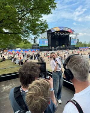 Marije Zuurveld Instagram - Prullenbak weer geleegd 🗑️

- verschil moet er wezen
- samen spelen samen delen
- 🩷
- sorry papa en mama 
- elmo ging gelukkig alleen achter z’n eigen bal aan 
- ew rokje over broek?!?!
- bijna genoeg kaartjes
- “ben je oke?”