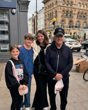 Marina Aleksandrova Instagram - Мой мир соткан из каникул, на которые я всегда нахожу время, какие бы проекты не просили лето, оно моё, потому что сначала Бог, потом семья, а потом работа… живу так много лет и может быть в этом и заключается моя гармония и моя любовь к жизнь, про которую меня всегда спрашивают. А в жизни иногда интереснее, чем в самом лучшем сценарии, спасибо за это людям, которые восхищают и которые меня окружают! Люблю! 
И как загадал желание сын, в свой третий день рождения, сказав: «Пусть все будут». Я повторю: «Пусть» и посыплю моё желание пудрой из щепотки добра, мира и любви! #др