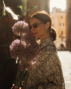 Marina Aleksandrova Instagram - Марина! Мне всегда нравилось моё имя, в нем сила и мягкость волн, в нём любовь папы к маме, который предлагал меня назвать именем мамы-Ирина, но мама нашла вариант созвучный, но свой, точнее мой! 

С днём ангела, Марины! #маринаантиохийская 

📸 @this_kro