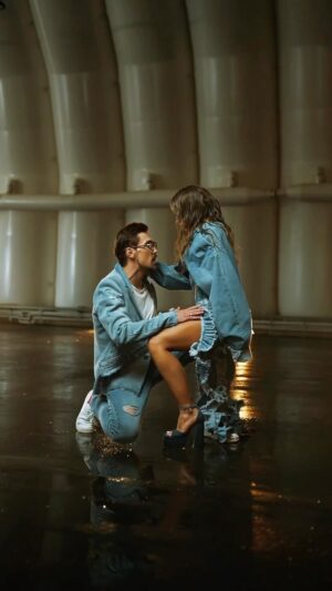 Marina Zhadan Instagram - Танцуем под вспышками камер и наших воспоминаний 🎥 
Продолжение спустя три года 🖤