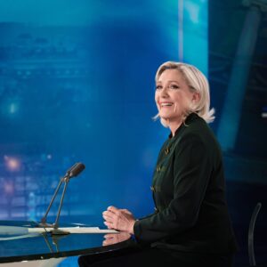 Marine Le Pen Instagram - Dimanche, tournez la page de sept années de macronisme. Votez, et faites voter pour la France. 🇫🇷