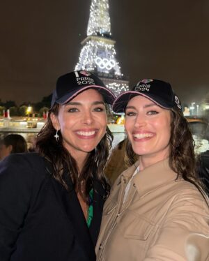 Marine Lorphelin Instagram - Un moment INOUBLIABLE 🥹🤩
( la dernière photo c’est après la pluie mais toujours avec le sourire ) 

Merci @paris2024 pour cette cérémonie exceptionnelle !!! Grandiose, originale, inclusive, émouvante… HISTORIQUE 🇫🇷

Bon courage à tous nos athlètes, on sera derrière vous ! 

#paris2024 #ceremoniedouverture #olympics #openingceremony 

Merci ma @camille.emie 🥰