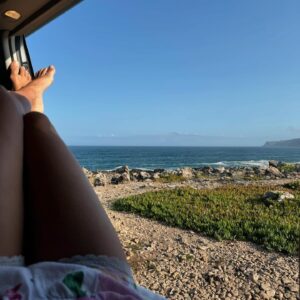 Marine Lorphelin Instagram - Pause nature 🇵🇹

Du sport, des paysages à couper le souffle, pas (peu) de téléphone, pas d’horaire, et toi ❤️

Batteries rechargées ! Profitez bien de vos congés estivaux ☀️

#portugal