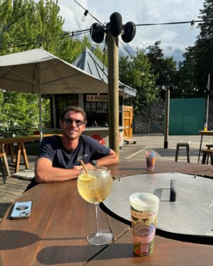 Marine Lorphelin Instagram - Weekend PARFAIT ⛰️🥰
Chamonix tu ne nous déçois jamais ! 

Trail, VTT, rando 💪🏽
Mais aussi super ambiance, bonne nourriture, apéros avec les copains Max & Laurianne et détente dans notre hôtel préféré @foliedoucehotelschamonix ! 

À très bientôt Cham, dans l’effervescence de l’UTMB 🤩

#chamonix #weekendfrance #montagne #lafoliedouce - invitation -