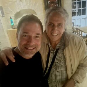 Mario Barravecchia Instagram - Il y a des moments comme ceux là... suspendus, hors du temps... une bande de copains, une bonne table, du bon vin... et surtout la joie de vivre.
Les rencontres sont les plus belles étapes d'une vie, profitez, partagez un maximum car l'amitié est rare !
Des rires, des émotions, de la folie ...
Un excellent repas chez mon ami @fred_menager avec deux légendes @richardanconina et @christopherlambertofficiel et mon ami @michelhalimi 
Merci les copains !

#amitié #friend #burgundy #cinema #movie