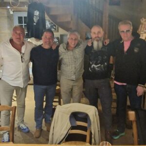 Mario Barravecchia Instagram - Il y a des moments comme ceux là... suspendus, hors du temps... une bande de copains, une bonne table, du bon vin... et surtout la joie de vivre.
Les rencontres sont les plus belles étapes d'une vie, profitez, partagez un maximum car l'amitié est rare !
Des rires, des émotions, de la folie ...
Un excellent repas chez mon ami @fred_menager avec deux légendes @richardanconina et @christopherlambertofficiel et mon ami @michelhalimi 
Merci les copains !

#amitié #friend #burgundy #cinema #movie