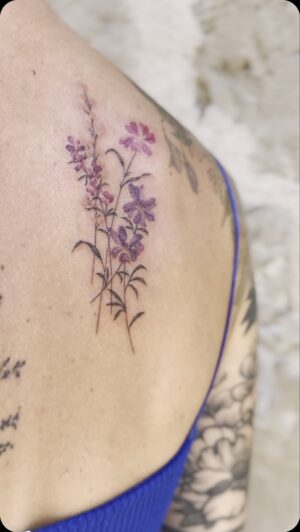 Marion Séclin Instagram - 🌷 Wild Imaginary Flowers par @botanical.tattooist chez @desoleepapa 🌼

#paristattoo #inked #flowertattoo