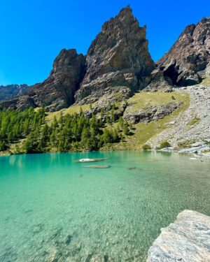 Marisa Passera Instagram - Io che come nella canzone di Brunori parto per scalare le montagne e poi ,di solito , mi fermo al primo ristorante , quest’anno prometto ( al mio cuore , a Filippo al Vic e al mio contapassi dell’iphone) di camminare un po’ di più . Perché poi lassù è bellissimo 💙