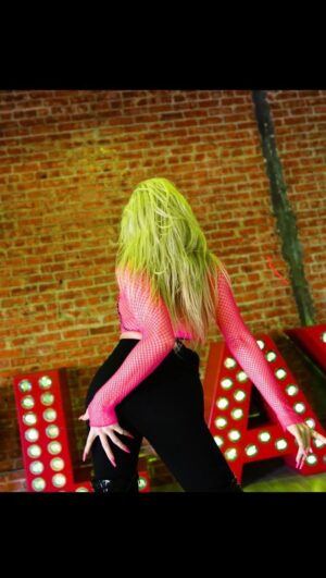 Marissa Heart Instagram - 🩷💚 GUESS 💚🩷

Beginner/Beginner Heels every Saturday 5-630pm @theplaygroundla 👠 

There’s truly nothing I love more than going back to Basics and adding some classic Heartbreaker energy in there ! 💔

A gorgeous stretch
Across the floor
Drills
Lines
And a delicious combo that will be filmed at the end of class 🤍

Filmed by @redllama.media 🎥
Song “Guess” by @billieeilish & @charli_xcx 🎶 
Location @theplaygroundla ✖️
Heartbreaker @marissaheart 💔
Choreography @marissaheart @heartbreakheels ✨

#basics #beginner #technique #lines #performance #confidence #marissaheartchoreography #dance #love #heels #women #womenempowerment #girlpower #heartbreaker #playgroundla #heartbreakheels