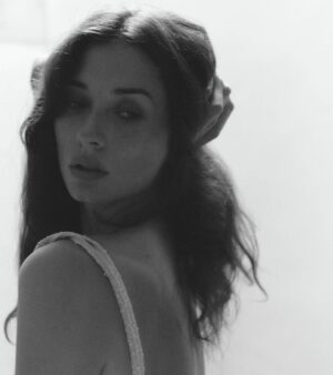 Mariya Akhmetzyanova Instagram - Балийская Мари 

От любименькой @mariaaa__art 🤍

Какая нравится?