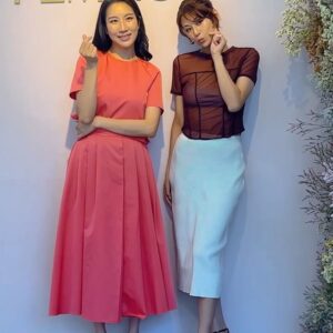 Mariya Nishiuchi Instagram - 私が普段愛用している韓国発のモダンボタニカルビューティブランド「FEMMUE(ファミュ)」
@femmue_japan が7月6日(土)・7日(日)ブランド初となる 路面店での期間限定POPUPを表参道で開催🌟
早速体験してきました〜

クリア肌美容液「ルミエール ヴァイタルC」が7月6日に進化して発売され、透明感のあるクリアな肌を追求し、毛穴が気になる肌にハリ感を与え、きめの整った滑らかな肌にしてくれます✨

乾燥した肌に水分と油分をバランスよく与えながら、肌のうるおいバリア機能をサポートしてくれる、新登場のシートマスク「ドリームグロウマスク(HR)」もいち早くゲットできるし、店内もとっても可愛く、成分の説明もとても細かく伝えて下さって、実際に手に取って試せるのでぜひ行ってみてね🥳

セルフフォトブースもあって楽しかった😋

　
<FEMMUE OMOTESANDO 2DAYS POP-UP STORE> 開催日時:2024年7月6日(土)10:00-19:00 / 7日(日) 10:00-18:30 会場:seeen(https://seeen.jp/) 
住所:東京都渋谷区神宮前4-13-12

@femmue_japan

#FEMMUE#ファミュ#ドリームグロウマスク #ルミエールヴァイタルC#PR