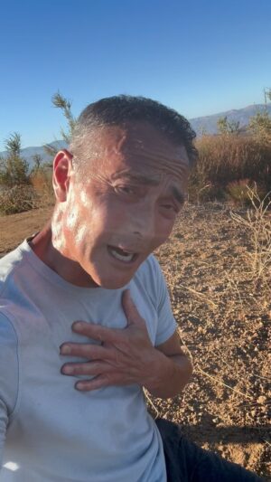 Mark Dacascos Instagram - Aloha and happy weekend! 🙏🏽❤️🤙🏽 #breathe #nature #trailrun