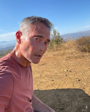 Mark Dacascos Instagram - Aloha! THIS is what I get for running in the hot afternoon🤷🏽‍♂️ Hope you’re all well🙏🏽❤️🤙🏽 #breathe #nature #grateful