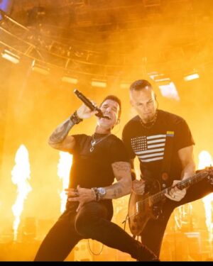 Mark Tremonti Instagram - Big happy birthday to the one and only @scottstapp !! It’s been amazing hitting the stage again after all these years!!
@officialcreedpage