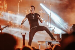 Mark Tremonti Instagram - You all have been amazing! Thank you for the support! See you at the next one! #summerof99tour

Tickets and VIP: Creed.com