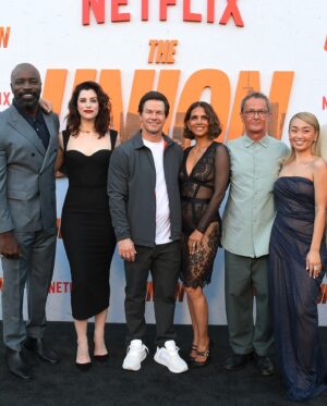 Mark Wahlberg Instagram - Great night celebrating THE UNION with my castmates, director, family and friends! ❤️ Can’t wait for everyone to see it this Friday worldwide on @netflix. 🔥
