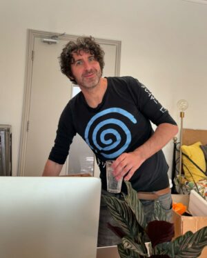 Mark Watson Instagram - I’m the kind of guy that hot desks. Also, I’ll be live at 5. 48 minutes’ time.