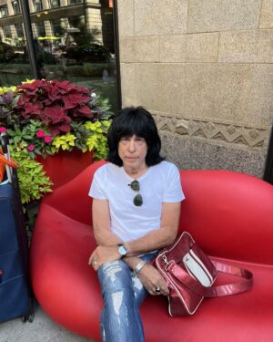 Marky Ramone Instagram - Waiting to get to Chicago’s O’hare airport. Have a good day.❤️
