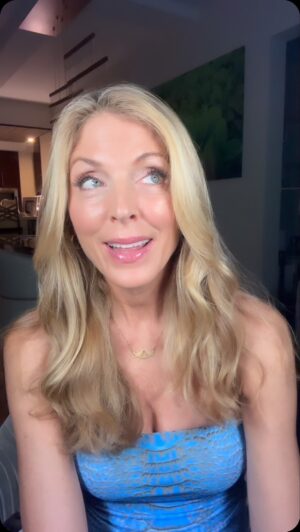 Marla Maples Instagram - Sending you all love… 🩵🤍🩵