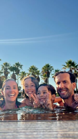 Marta Andrino Instagram - O @nauhotels já faz parte das nossas memórias 🌴
Os miúdos pedem todos os anos para iremos e nós, pais, já sabemos que aqui serão férias em grande, com tudo o que temos direito incluído: comer bem, dormir bem e muita diversão 🍉 #parceria #nauhotels #nausalgadospalace #feriasemfamilia #tudoincluido