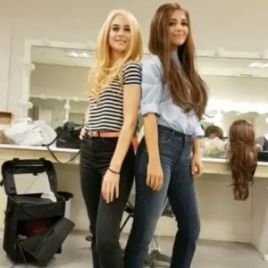 Marta Hazas Instagram - Feliz cumpleaños bonitura ❤️🎉🎂
Me hubiera encantado estar hoy contigo pero no ha podido ser por exigencias de guion. Prometo colarme en tu próximo cumpleaños 😜
Qué sigamos riéndonos así juntas toda la vida, amiguita @pau_eche Love U 
 .
( he tenido que poner una foto de serias después del vídeo random, madre mía que tremendos documentos tengo en mi carrete 😂)