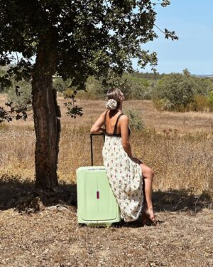Marta Melro Instagram - Quando inspiras os últimos momentos,
 sem vontade de partir !🌾

#escape #nature #family #alentejo #petfriendly #blackbird #samsonite #mysamsonite 
@samsonite_pt @sobreiras_hotel @unlock_boutiquehotels