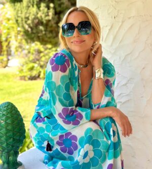 Marta Sánchez Instagram - Mismo rincón, mismas gafas, (de @starlitefestival) diferentes años…. 🩵💛🦋🩵 (Primeras de este #verano2024 las últimas de #verano2021 ) #recuerdos #marbella #martasanchez #martisimasanchez