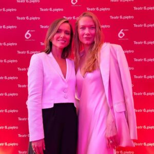 Marta Żmuda-Trzebiatowska Instagram - W piątek moja serdeczna koleżanka z roku @kasiadabrowska zaprosiła nas na swoją najnowszą premierę „Handlarze Gumek” H. Levina w reżyserii A. Sajnuka @adam_sajnuk 
Co to był za wieczór, prawdziwa teatralna uczta! Fantastycznie wymyślony i brawurowo zagrany. Troje wybitnych aktorów Kasia, Borys @borys.szyc i Grzegorz @grzegorzmalecki1 … Jestem taka szczęśliwa , że mogłam podziwiać z bliska wasz talent! Jesteście niesamowici. Wyszłam z teatru w doskonałym humorze, ale i dostałam coś do przemyślenia. Nic więcej nie powiem, idźcie zobaczyć! 

@teatr6pietro gratuluję takiego tytułu w repertuarze.

#teatralnezachwyty #premiera
