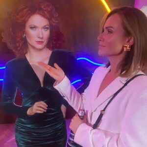 Marta Żmuda-Trzebiatowska Instagram - W piątek moja serdeczna koleżanka z roku @kasiadabrowska zaprosiła nas na swoją najnowszą premierę „Handlarze Gumek” H. Levina w reżyserii A. Sajnuka @adam_sajnuk 
Co to był za wieczór, prawdziwa teatralna uczta! Fantastycznie wymyślony i brawurowo zagrany. Troje wybitnych aktorów Kasia, Borys @borys.szyc i Grzegorz @grzegorzmalecki1 … Jestem taka szczęśliwa , że mogłam podziwiać z bliska wasz talent! Jesteście niesamowici. Wyszłam z teatru w doskonałym humorze, ale i dostałam coś do przemyślenia. Nic więcej nie powiem, idźcie zobaczyć! 

@teatr6pietro gratuluję takiego tytułu w repertuarze.

#teatralnezachwyty #premiera