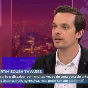 Martim Sousa Tavares Instagram - Primeiro em concertos, depois na rádio, na televisão, em podcast e agora finalmente em livro. 
"Falar Piano e Tocar Francês" é tão somente isto.