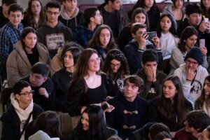 Martim Sousa Tavares Instagram - 🙋🏻‍♂️ 
A manhã de hoje foi no Palácio de Belém com quase 400 alunos do secundário dos quatro cantos do país. 🇵🇹

"Músicos no Palácio de Belém" é uma iniciativa de aproximação entre músicos de diferentes áreas e percursos e os nossos jovens estudantes. Não sei se fui mais eu a inspirar ou a ser inspirado por algumas das excelentes questões e intervenções. Falou-se na proposta de mudança do hino de Portugal, a pressão que se vive nas orquestras, como manter viva uma forma de arte com séculos de história, pensámos sobre o que é profissionalizar uma paixão e as belezas e riscos que isso acarreta, entre muito, muito mais.

Um abraço ao nosso tão carismático PR pelo convite (última foto = bromance).

Fotografias de Rui Ochoa / Presidência da República.