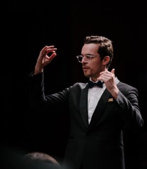 Martim Sousa Tavares Instagram - Ciao, 2022!🥂

Sair em grande, com a @orqsf.

📸@dianatinoco.ph