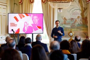 Martim Sousa Tavares Instagram - Apresentei hoje o programa e as novidades para o Festival de Sintra de 2023, o primeiro sob a minha direcção artística. 

De 15 a 25 de Junho, mais de 50 artistas passarão por Sintra. Do cinema à dança, de concertos na natureza a um duelo de pianistas, as novidades são muitas!
Sigam-nos na página @festivalsintra.✌🏻

Fotografias de @enricvivesrubio 

@camaradesintra