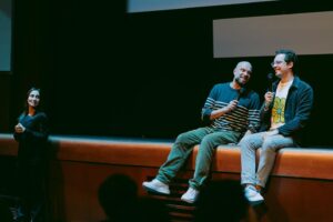 Martim Sousa Tavares Instagram - Descubram as diferenças: 2022 vs 2023. 

É a tradição natalícia do @batalhacentrodecinema! 🎄

Outra coisa fixe foi terem esgotado o "Duas Pessoas a dar um curso de cultura (em geral)" no @teatrosaoluiz em 24h. Estão de parabéns. 👏🏻

Fotos de Paulo Cunha Martins e Renato Cruz Santos