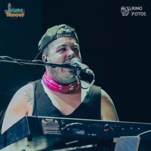 Martín Fabio Instagram - Kapanga se presentó en GAP con su show ASADO BOTANIKO tocando los tenés de los discos: "Un asado en Abbey Road" y "Botanika".

Hubo fiesta kapanguera en Mar del Plata. 🥳

@kapangasok
@monokpg 🎤
@mike.kpg 🎸
@juaniroquai_ 🎹
@claudio.mafia 🥁
Memo Manera 🎸
@pato_sloomant 🎸

@gapmardelplata
@leandrodcorneli
@gabyjuradoprensa