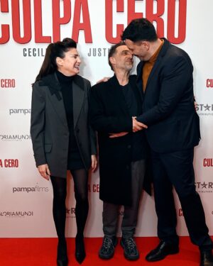 Martín Garabal Instagram - Mañana se estrena en cines de todo el país Culpa Cero, segunda película como directora de @valebertuccelli codirigida por @morieliza y con un elenco increíble. Me vistió @anitanoseda. O sea, me eligió la ropa, me vestí solo.