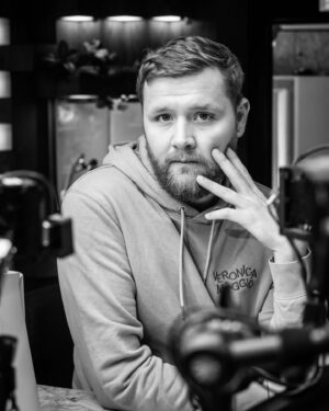 Martin Lepperød Instagram - Var med på lørdagsrådet i helgen og ble kalt elegant, så her kommer tre elegante bilder tatt av @dr.jones og et humorbilde med allergi som tema tatt av meg selv.  god søndag❤️