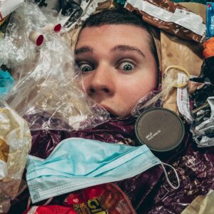 Martin Lepperød Instagram - Tiden er endelig inne! Søppelgutta er tilbake i splitter ny podcast. Ligger ute i nrk-radio appen nå. Bli med i søppelgjengen da vel❤️