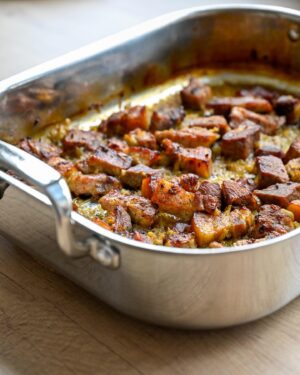 Martin Lubojatzky Instagram - RECEPT na výpečky na pivu se zelím ⬇️

Houskovým knedlíkem jsme vás potěšili před Vánoci a teď se podíváme na zoubek výpečkům a zelí.👌 Tak trošku slavnostní jídlo, kterým potěšíte návštěvu nejen mezi svátky.❤️

Detailní postup, na který jste zvyklí z našich ULALA kuchařek, najdete na blogu lubojatzkycouple.cz.😊 V carouselu najdete videa z přípravy, které vás provedou receptem.🙏

Suroviny pro 5 osob:
Výpečky
    •    700 g vepřového plecka vcelku
    •    300 g bůčku vcelku
    •    2 střední žluté cibule
    •    5 stroužků česneku
    •    1 velký sušený bobkový list
    •    2 kuličky nového koření
    •    2 ČL celého kmínu
    •    1 ČL sušené majoránky
    •    Pár strouhnutí celého muškátového oříšku
    •    20x otočení mlýnkem černého kampotského pepře
    •    2 ČL soli
    •    300 ml světlého piva
    •    200 ml hovězího vývaru

Zelí
    •    1 střední žlutá cibule
    •    2 PL rostlinného oleje 
    •    1 pytlík/sklenice kysaného zelí
    •    Sůl
    •    Celý kmín
    •    4 PL vody
    •    2 PL hladké mouky
    •    Cukr

Výpečky se zelím a knedlíkem | Recepty | Slavnostní jídlo | Tradiční recept | Výpečky | Zelí | Knedlík | Jídlo