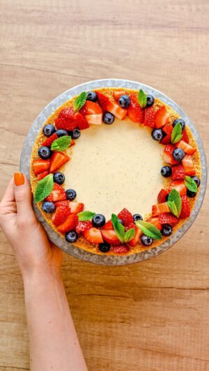 Martin Lubojatzky Instagram - RECEPT na smetanový cheesecake 🍰

Upéct si doma klasický smetanový cheesecake, který bude plný chuti, úžasně krémový a nezalepí vám pusu, bude po dnešním reel doslova piece of cake (hračka 😁).🥳

Abychom dovedli cheesecake ke krémové dokonalosti, zkoušeli jsme několik verzí smetanových sýrů, délky pečení, pečení ve vodní lázni, i bez ní. No prostě je za tím spousta práce, ale vše se vyplatilo a vy si tak můžete užít tento úžasně krémový cheesecake.😍

Suroviny na formu o průměru 19 cm:

Korpus:
200 g máslových sušenek
36 g másla

Krém:
360 g (3 balení) cream cheese (Lučiny Smetanové)
2 vejce vel. M šťastné slepičky
45 g zakysané smetany (16 % tuku)
30 g smetany ke šlehání (33 % tuku)
30 g cukru krystal
25 g pudrového cukru
2 g hladké pšeničné mouky
Špetka soli
Zrníčka z 5 cm vanilkového lusku

Celý recept najdete na našem blogu www.lubojatzkycouple.cz ❤️

#cheesecake #newyorkcheesecake #peceni #dnesjim #dnesjem #cizkejk #mnam #mnamka #inspirace