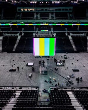 Martin Mikyska Instagram - Nedělali jsme si legraci. Opravdu to bude. 

Jediný rozhovor v životě. Staredown s Jackem, duel s Pirátem, halftime show, prázdná O2 Arena a velké finále.

Dnes | 20:00 | herohero.co/mikyr