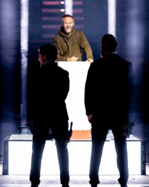 Martin Mikyska Instagram - Nedělali jsme si legraci. Opravdu to bude. 

Jediný rozhovor v životě. Staredown s Jackem, duel s Pirátem, halftime show, prázdná O2 Arena a velké finále.

Dnes | 20:00 | herohero.co/mikyr