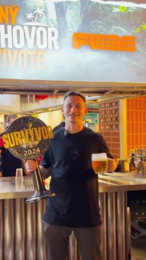 Martin Mikyska Instagram - Neviděl jste někdo trofej? Je taková velká kulatá. Zlatej nápis Survivor 😬