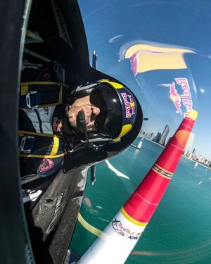 Martin Šonka Instagram - Nelze popsat, jak moc úžasný tohle bylo. 👍

I can't describe how amazing this was. 👍

#martinsonka #teamsonka #givesyouwings #redbull #redbullathlete @redbull @redbullcz @redbullmotorsports #airrace #cockpit #aviation #pilot #czechpilot #pilotlife #pilotslife