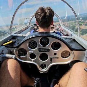 Martin Šonka Instagram - Aerobatic airplane in maintenance so good opportunity for glider instructing. 👍

Extra je v servisu, takže dobrá příležitost dělat chytrého v kluzaku. 👍

#martinsonka #teamsonka #redbullathlete @aeroklub_tabor @janjirmus