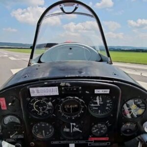 Martin Šonka Instagram - A bit of relax during my own training. Czech glider aerobatic nationals last weekend. I like glider towing so much.

Trochu odpočinku během mého akro tréninku minulý víkend.  Mistrovství republiky v akrobacii kluzáků a zadřel se vlekař a potřeboval záskok. 

#martinsonka  #teamsonka #redbullathlete
