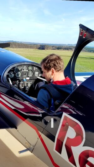 Martin Šonka Instagram - Dnes to byl parádní den zahájit sezónu.

It has been good day today to start the new season.

#martinsonka #teamsonka #givesyouwings #redbull #redbullathlete @redbull @redbullcz @redbullmotorsports #aerobatics #pilot #czechpilot #pilotlife #pilotslife #aviation @civanews #extra
