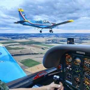 Martin Šonka Instagram - Dnes naši borci pokračovali ve výcviku létání skupin.

Another formation training today for our student pilots.

#clvpardubice #z142 #clv #martinsonka #teamsonka #redbullathlete #pilot #czechpilot #pilotlife #pilotslife #aviation #formation