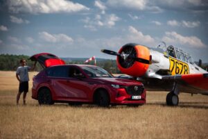 Martin Šonka Instagram - Je radost se vozit krásnými stroji po obloze i po zemi. 👍

So good to enjoy the ride with great machine in the sky as well as on the ground. 👍

@mazda_cz #mazda #cx60 #martinsonka #teamsonka #redbullathlete #pilot #czechpilot #pilotlife #pilotslife #aviation